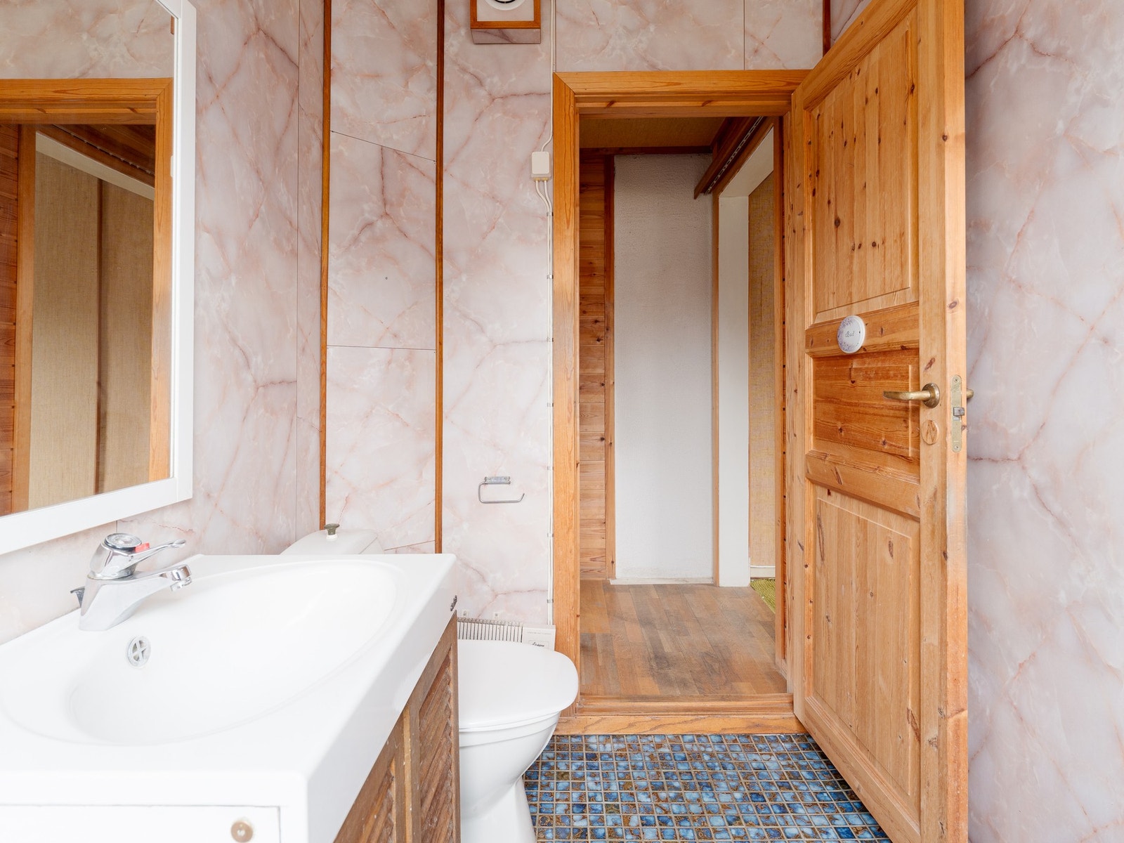 Badet har behov for renovering. Galleribilde