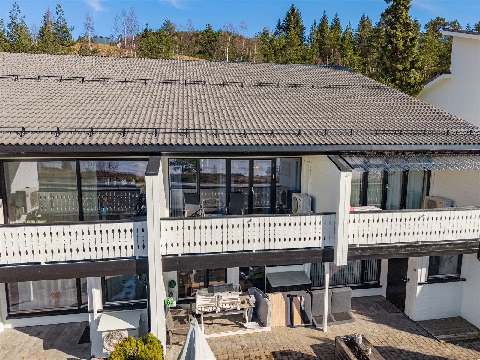 Egen terrasse i front med direkte utgang fra stue. Galleribilde
