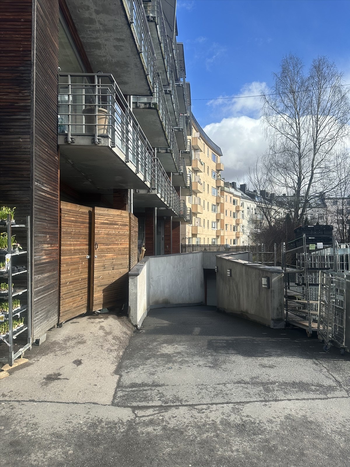 Adgang til garasjeanlegg med elektrisk portåpner Galleribilde