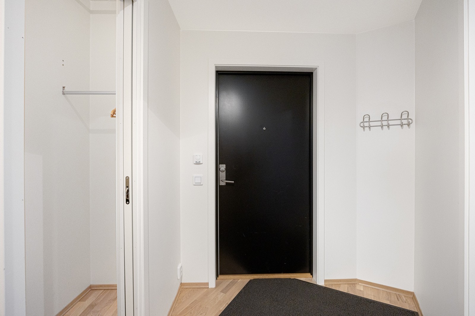 I entreen er det en praktisk garderobe. Galleribilde