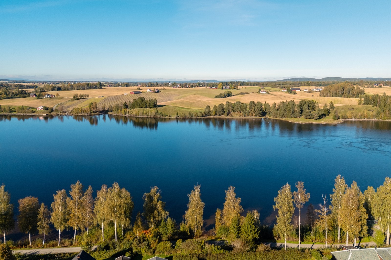 På andre siden av Glomma ligger Bingsfossen. Her er det fine sandstrender, svaberg og gode fiskemuligheter. Galleribilde