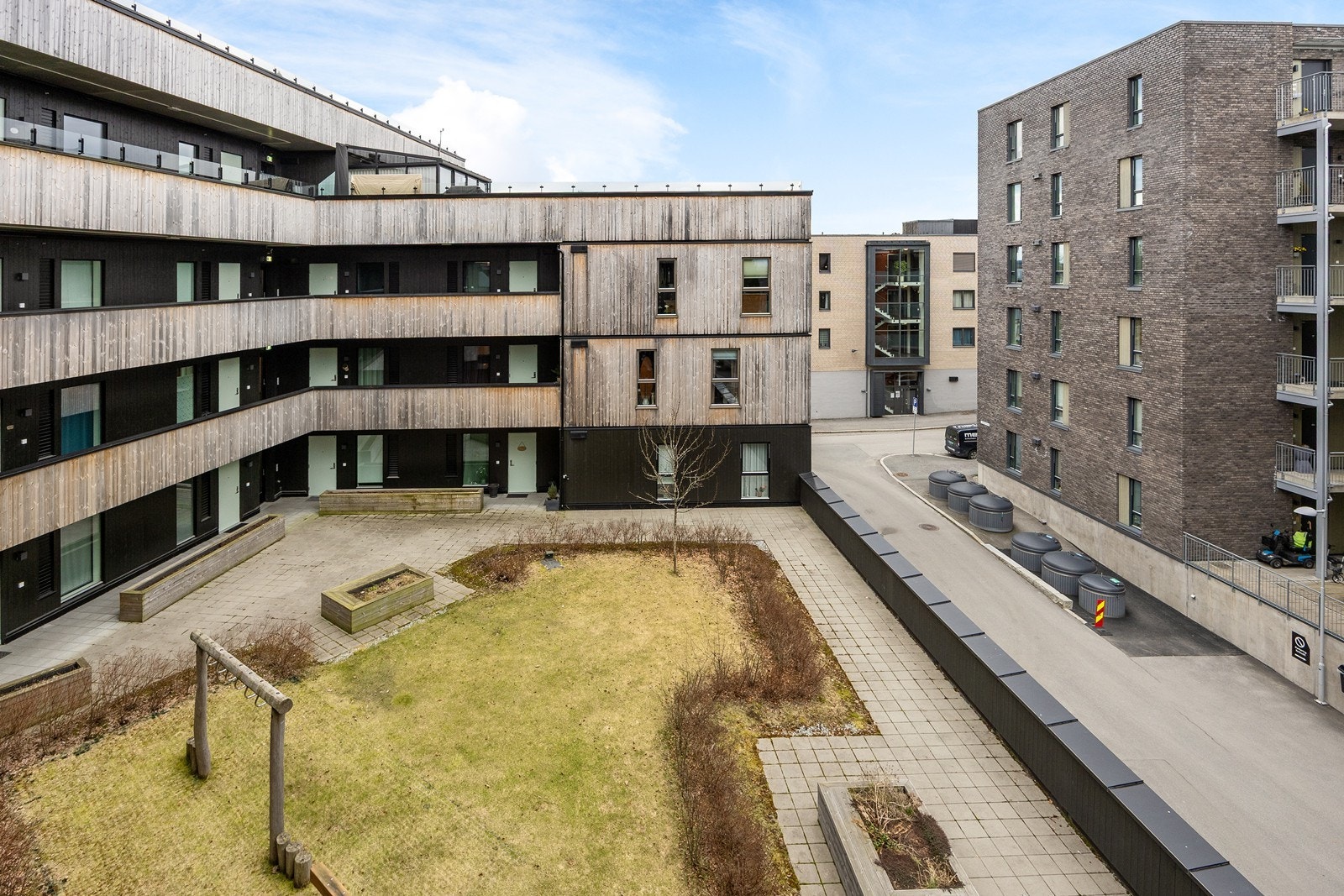 Fra balkongen er det utsyn mot fellesareal. Galleribilde