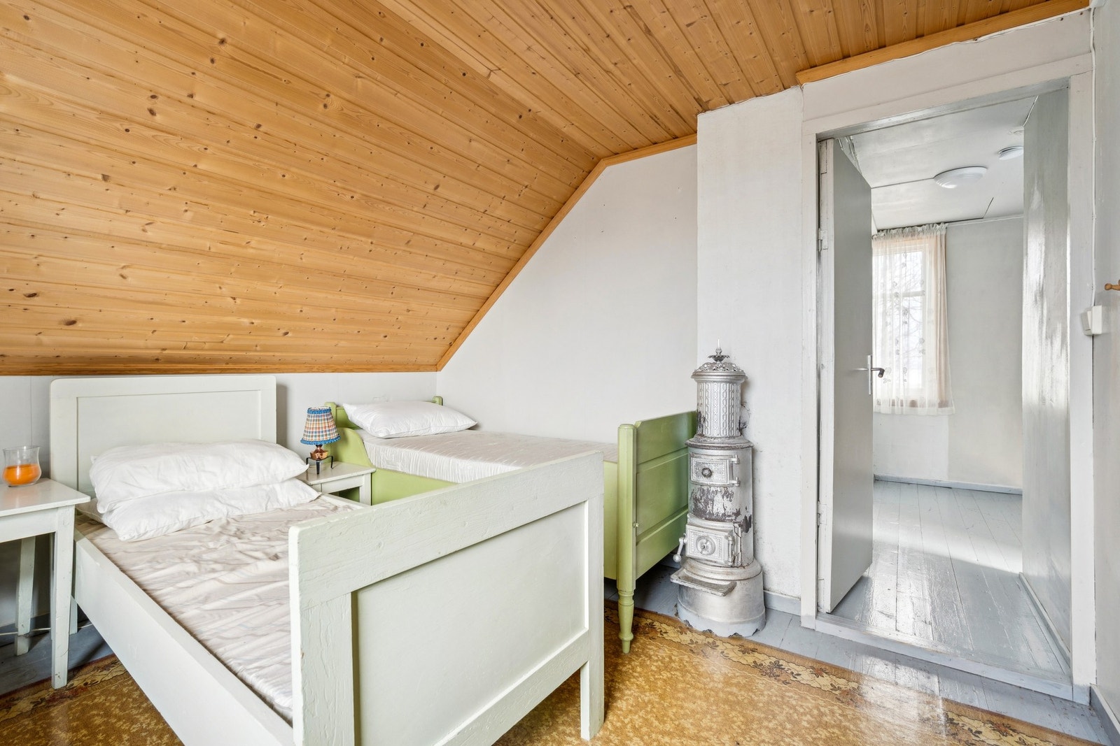 Loftsetasjen rommer tre soverom. Galleribilde