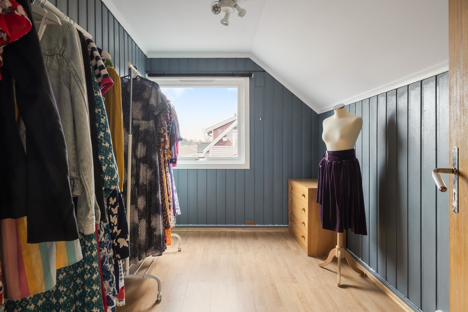 Rommet er romslig og gir deg flere innredningsmuligheter. Galleribilde