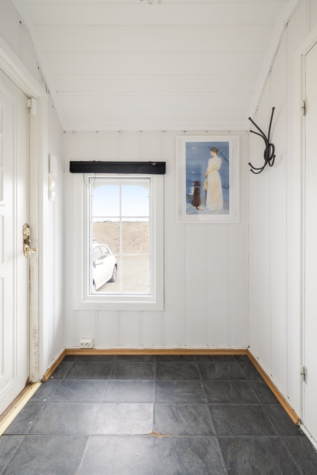 Inngangspartiet. Toalettrommet befinner seg i innganspartiet. Galleribilde
