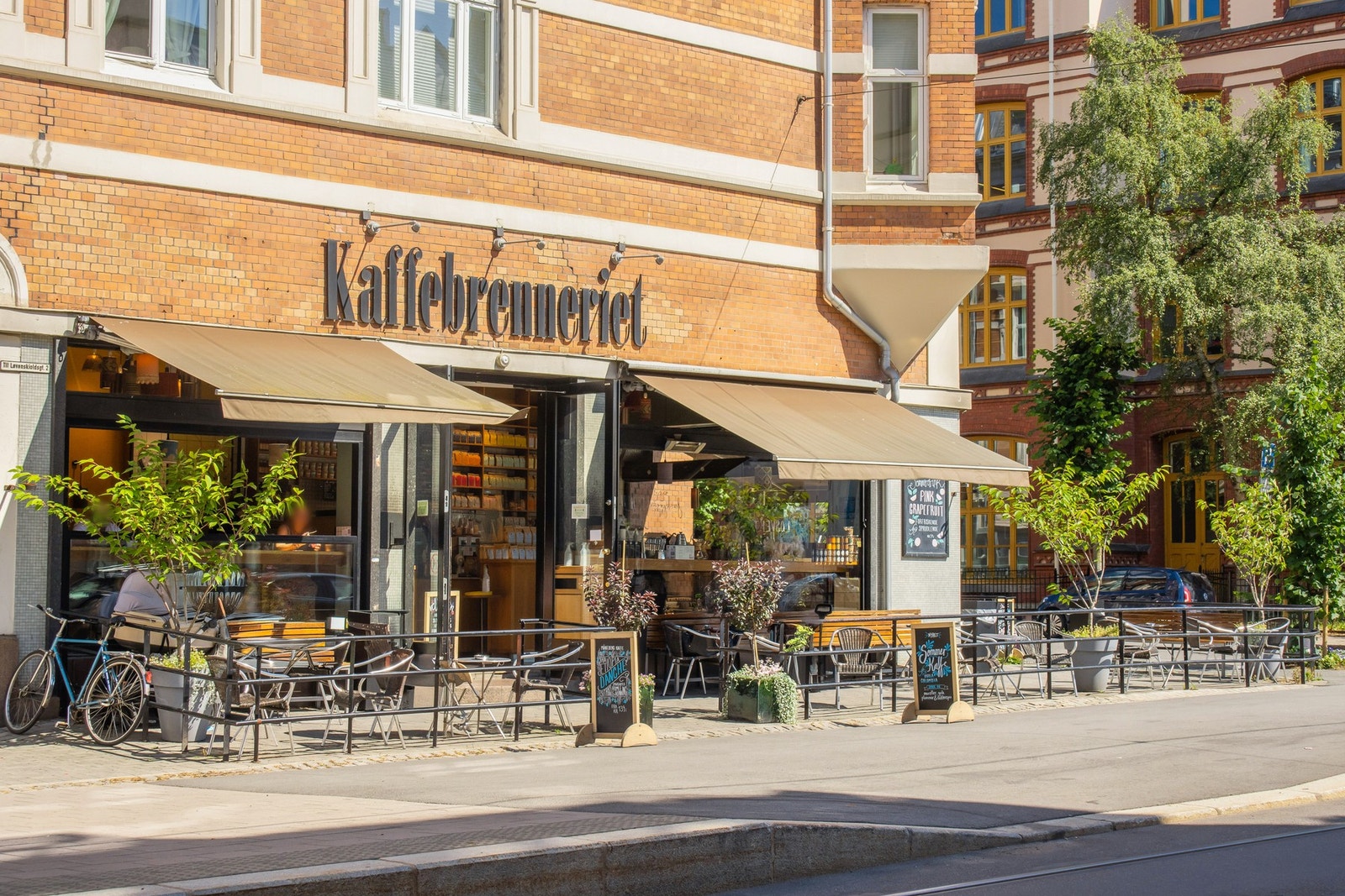 Nabolaget og Bygdøy allé er fullspekket med populære kaféer, interiørforretninger og trendy klesbutikker. Galleribilde