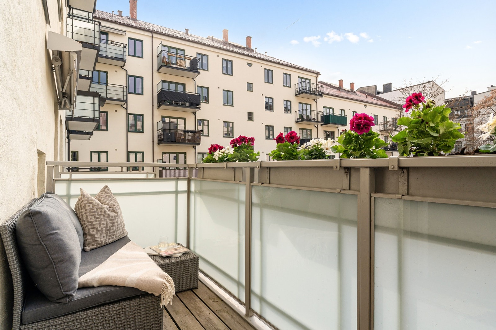 Dette er en nydelig, gjennomgående og totaloppusset 3-roms med en tilbaketrukket, attraktiv beliggenhet på Frogner med balkong, heis og peis. Galleribilde