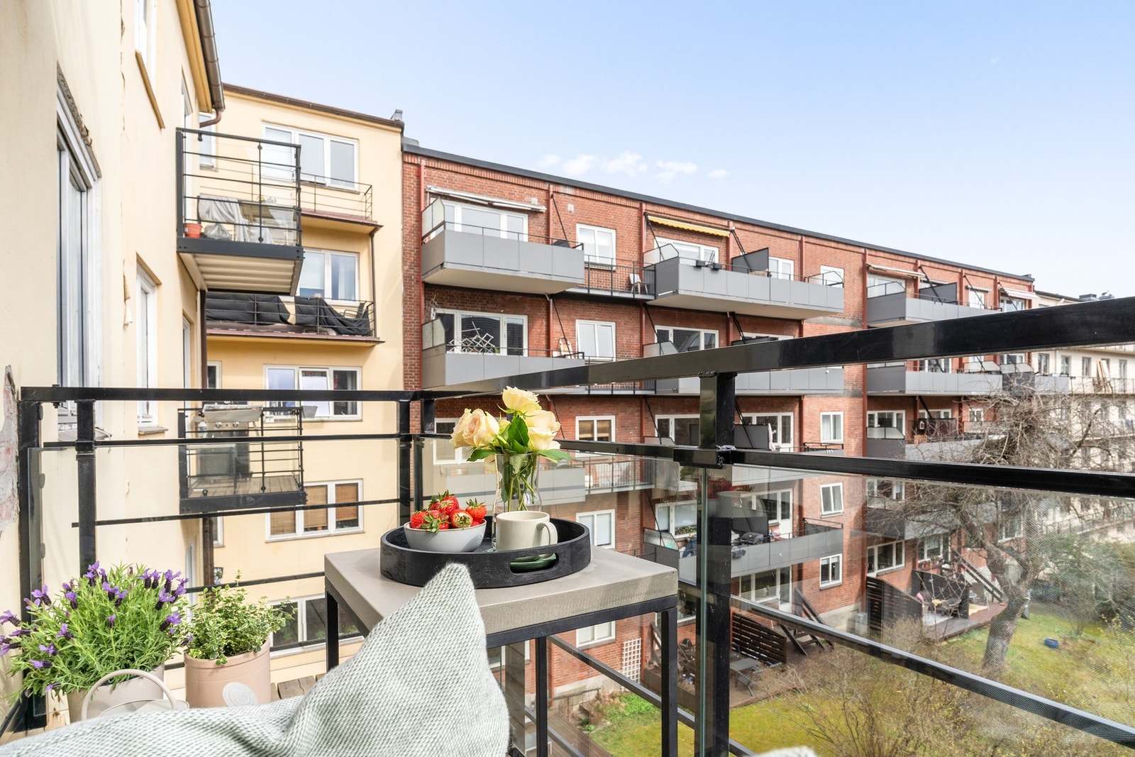 I tillegg har soverom II utgang til egen balkong på ca. 2,8 m², som gir en ekstra kvalitet og bidrar til en luftig og attraktiv romfølelse. Galleribilde