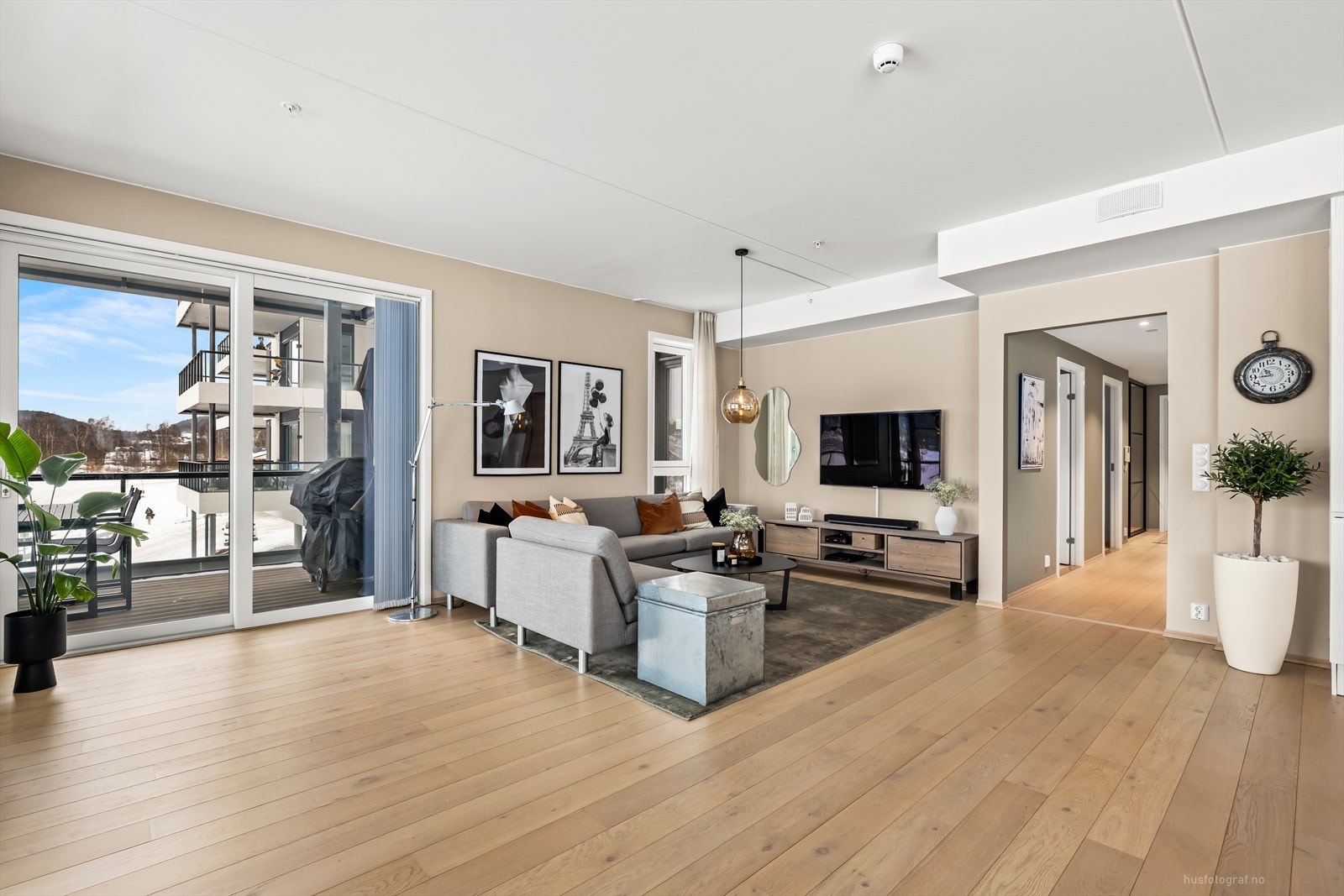 Her er det god plass til sofa og bord. Galleribilde