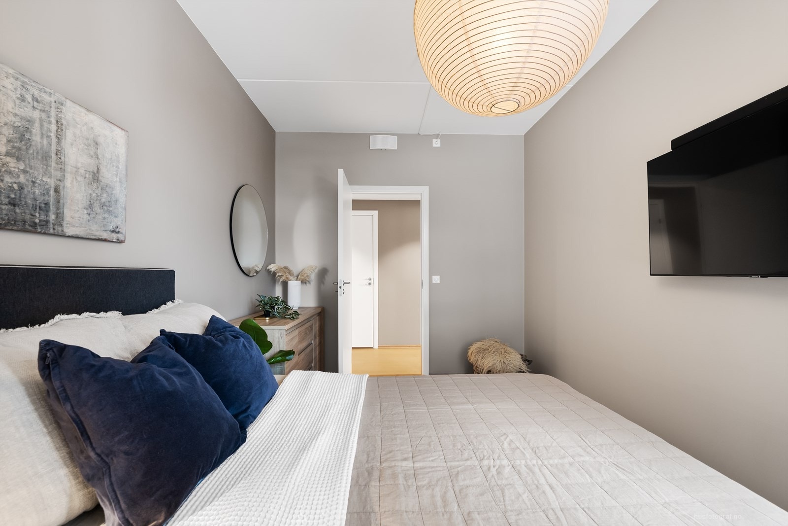 Lyst og pent soverom. Galleribilde