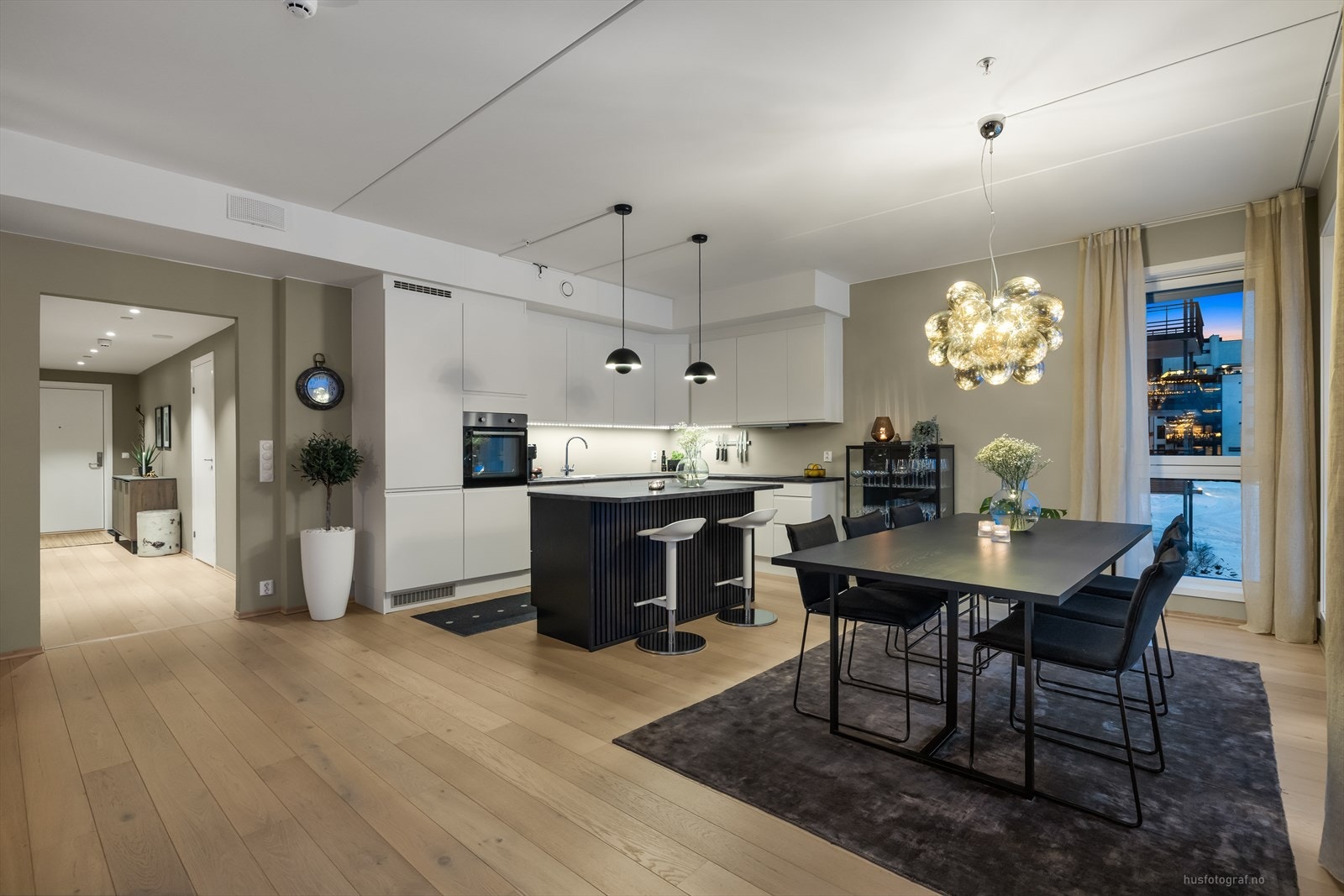 En naturlig plass for en hyggelig spisestue. Galleribilde