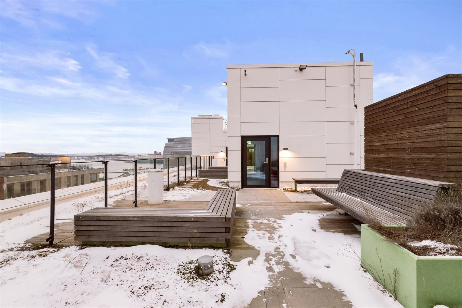 Flott felles takterrasse i sameiet. Galleribilde