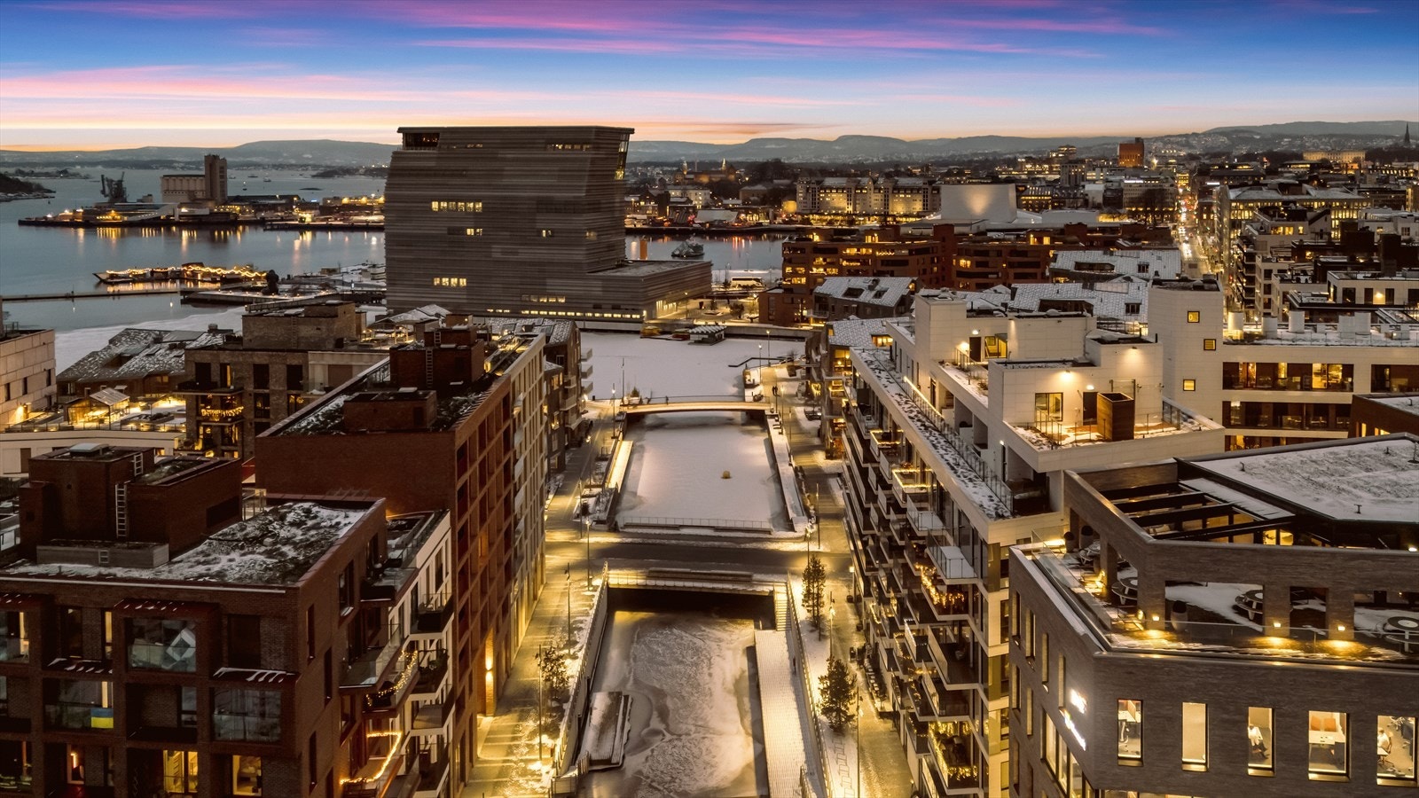 Her bor du med nærhet til sjøen, sentrum og flotte turområder. Galleribilde