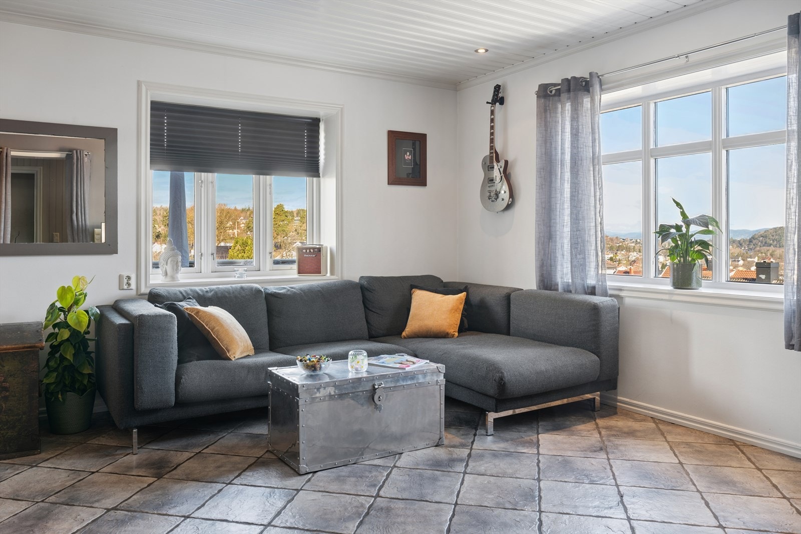 Stuen har en åpen og sosial planløsning. Galleribilde
