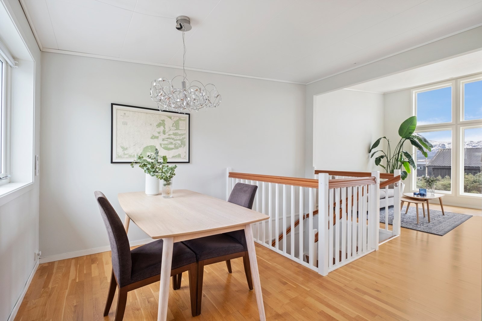 Spisested på kjøkkenet. Galleribilde