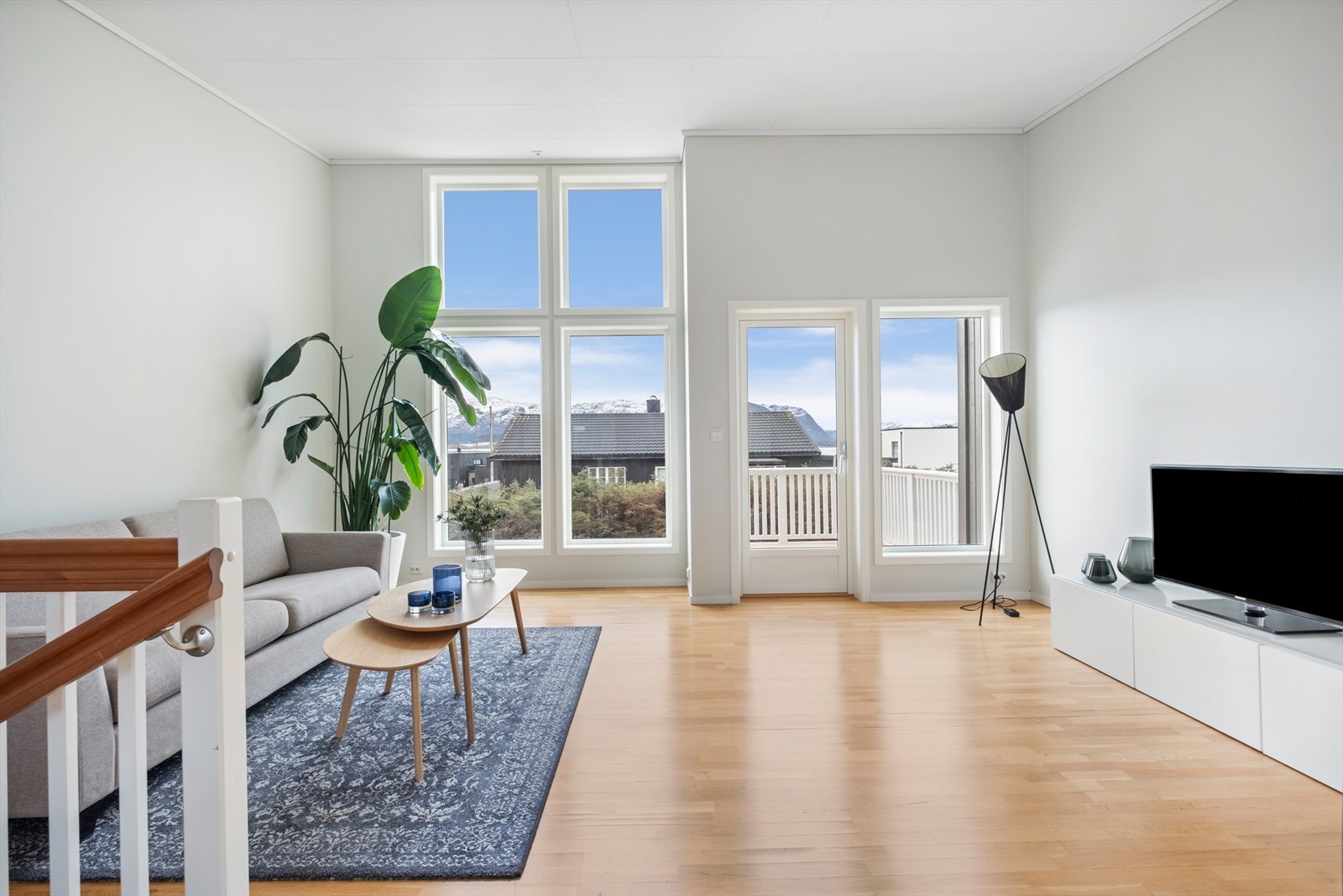 Fra stuen er det utgang til balkong med sydvendt orientering. Galleribilde