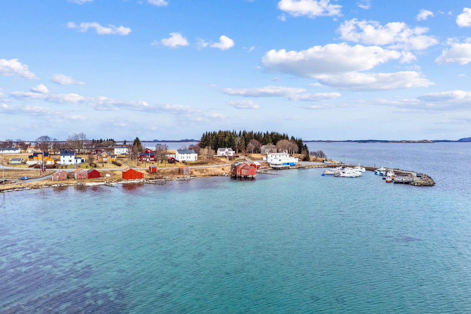 Området byr på rike muligheter for et aktivt liv med båtliv og fiske. Galleribilde