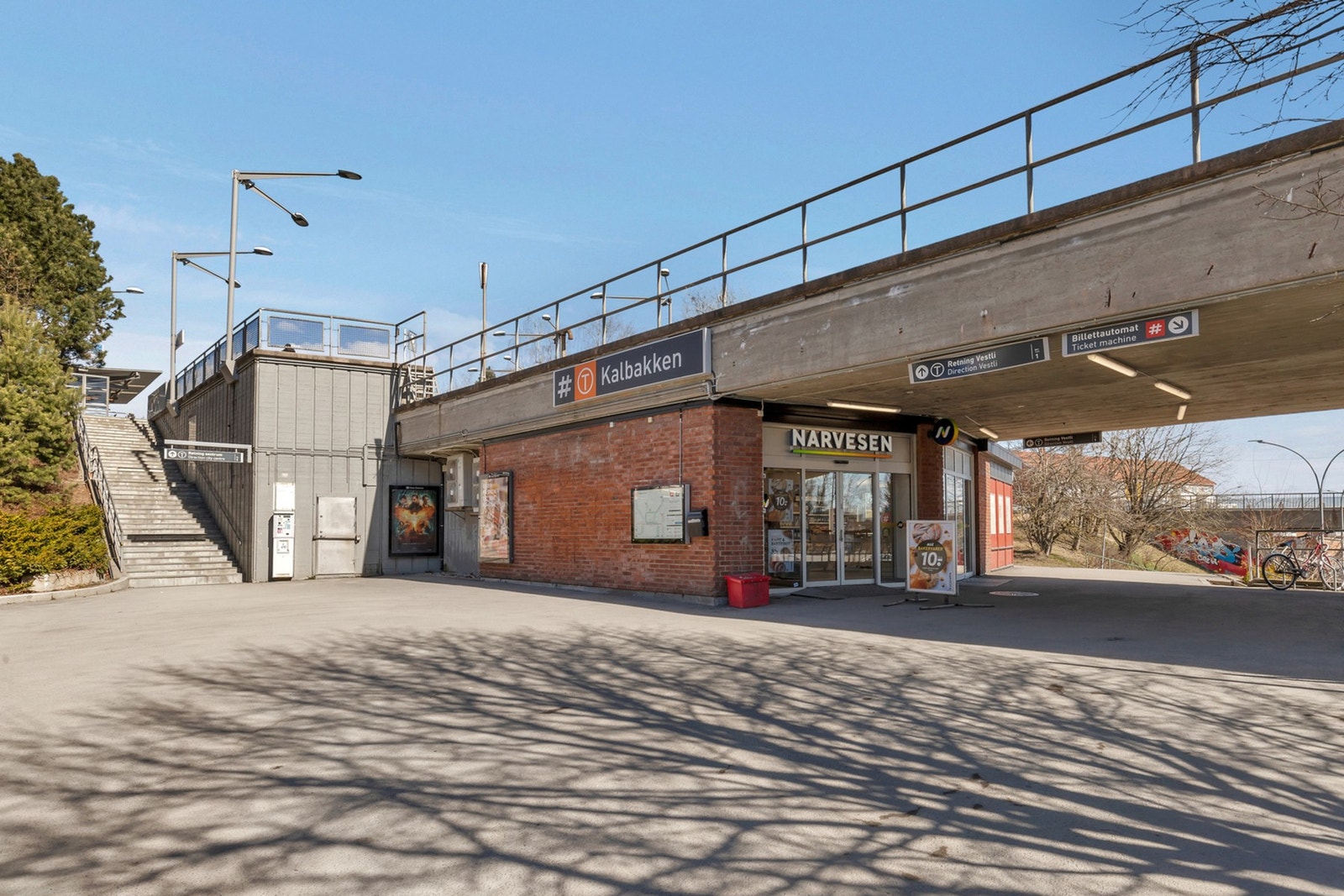 Kort gange til Kalbakken T-bane - et stort pluss for pendlere. Galleribilde