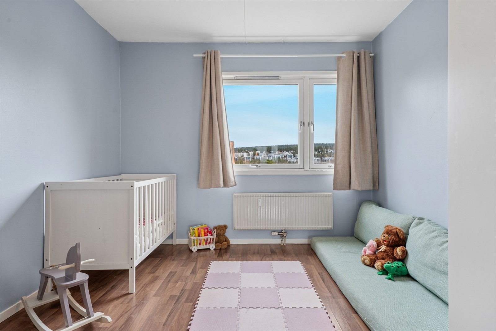 Soverom 2 kan benyttes som barnerom, gjesterom eller kontor! Galleribilde