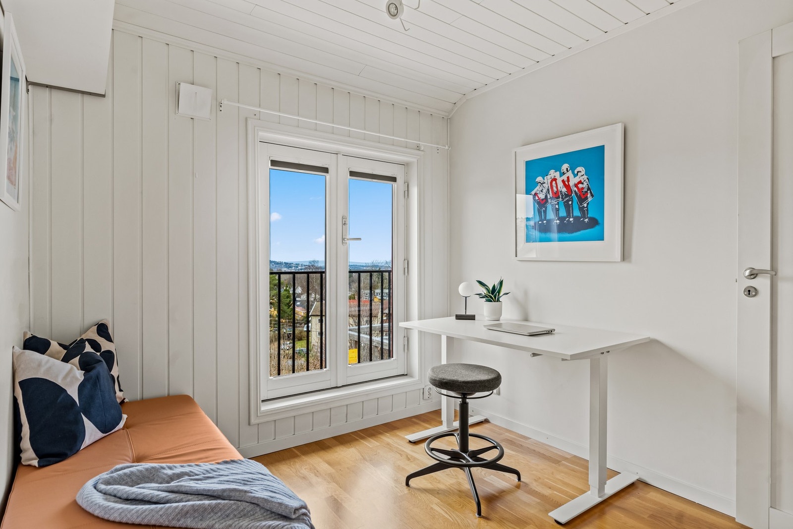 Rommet opplevet meget lyst med mye naturlig lys inn. Galleribilde