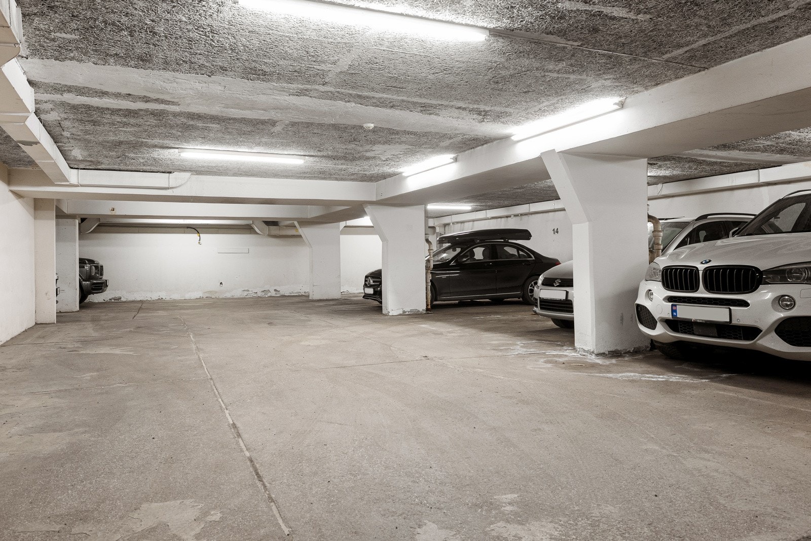 Mulighet for å kjøp av bruksrett til garasjeplass i garasjeanlegget i leilighetsbygget. Konferer med megler for mer informasjon Galleribilde