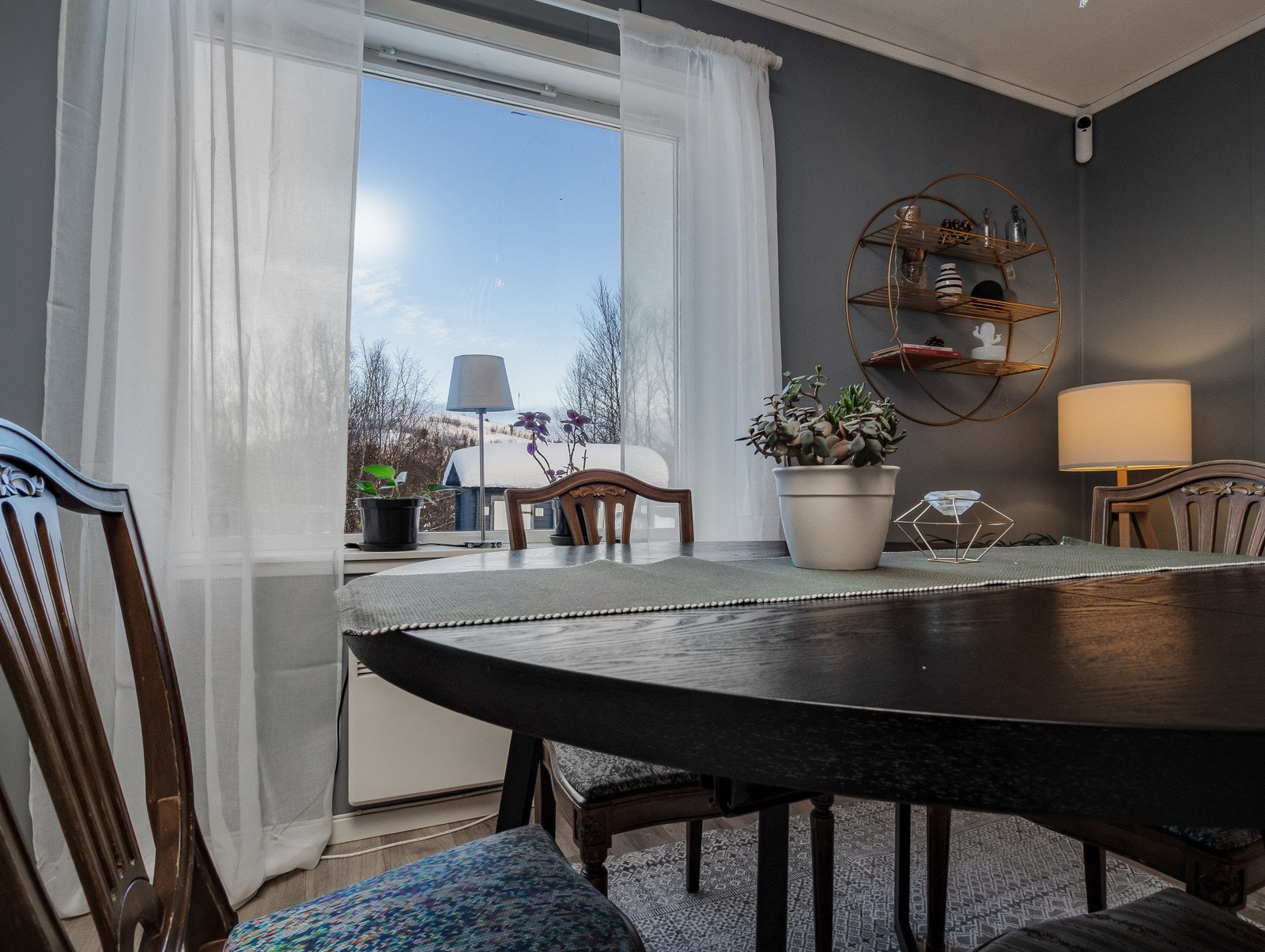 Her kan man nyte morgenkaffen og utsikten! Galleribilde
