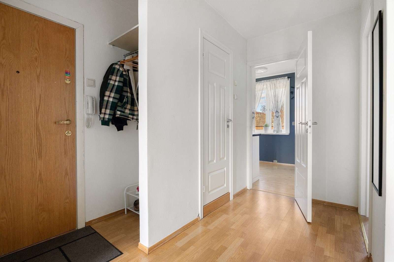 Praktisk oppbevaringsløsning i entre. Galleribilde