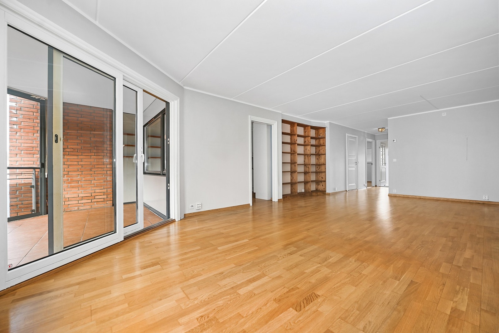 Fra stuen er det utgang til innglasset balkong på 14 m². Galleribilde