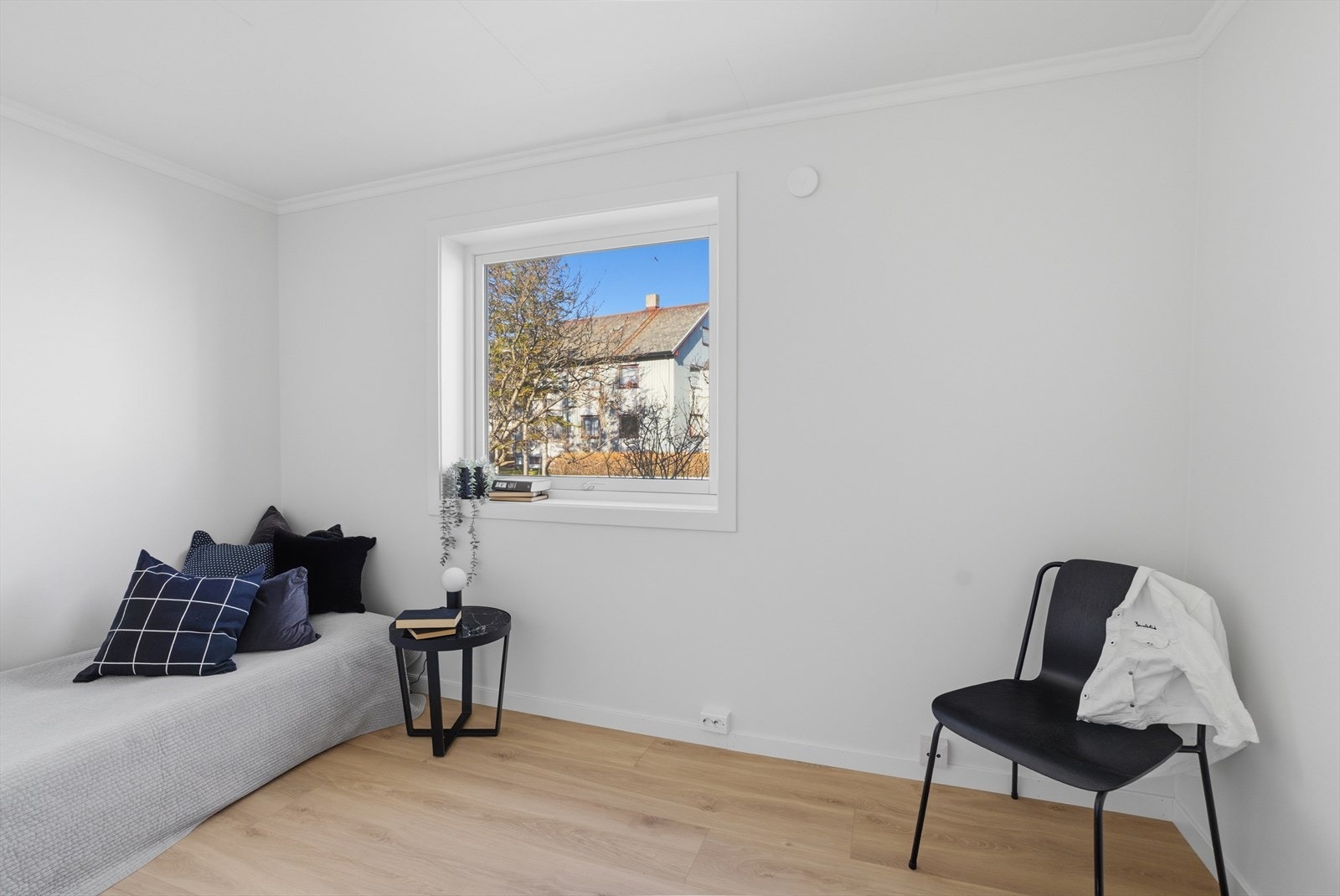 Ekstra oppholdsrom som fint kan brukes som ekstra TV-stue eller kontor (rommet er i dag innredet som et ekstra soverom) Galleribilde