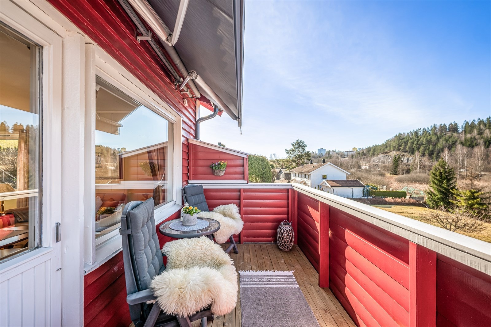 Fra stuen har du her også utgang til en solrik sydvestvendt terrasse Galleribilde