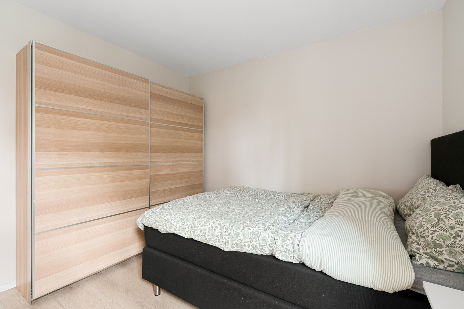 Soverom nr. 2 med skyvedørsgarderobe Galleribilde
