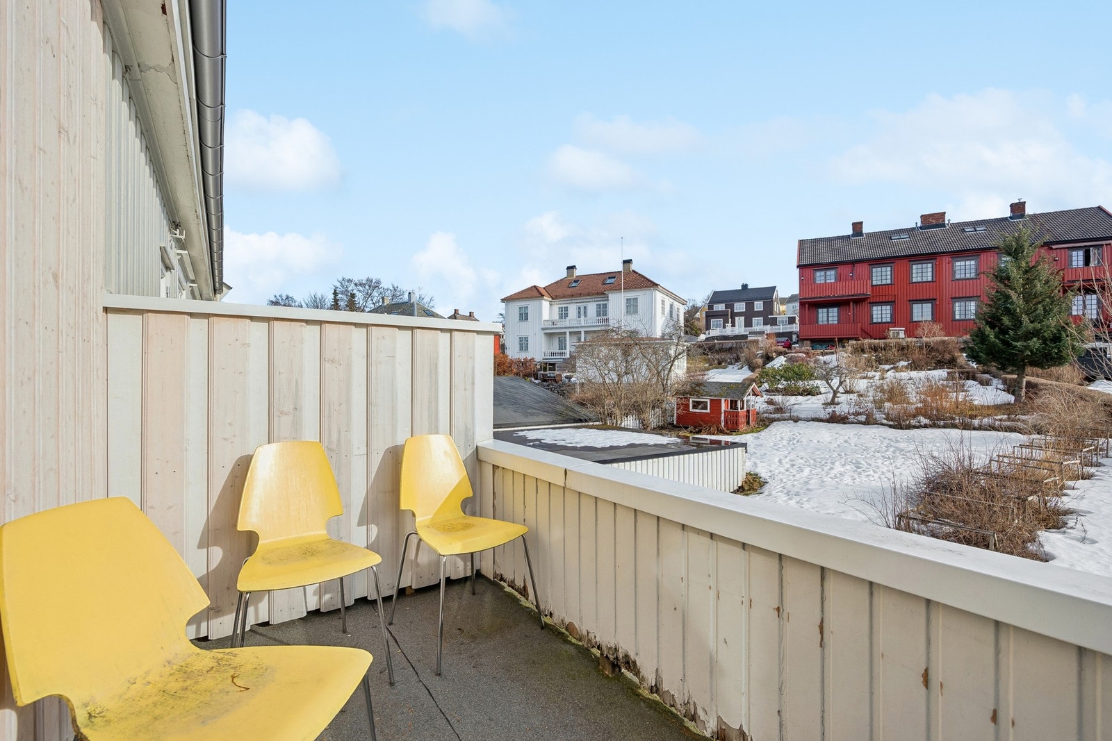 Utgang til balkong fra stuen. Galleribilde