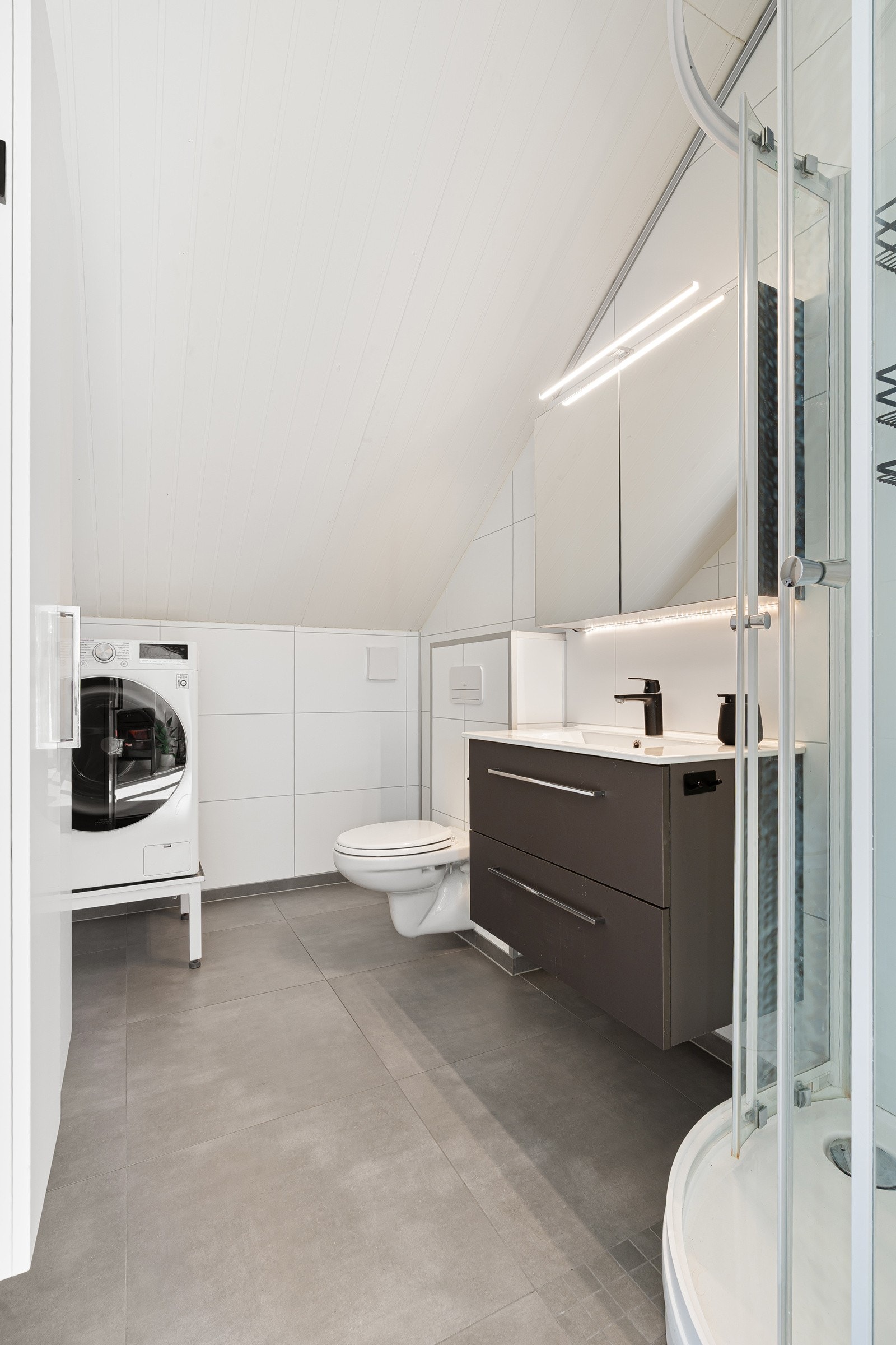 Behagelig oppvarming via varmekabler i gulv.