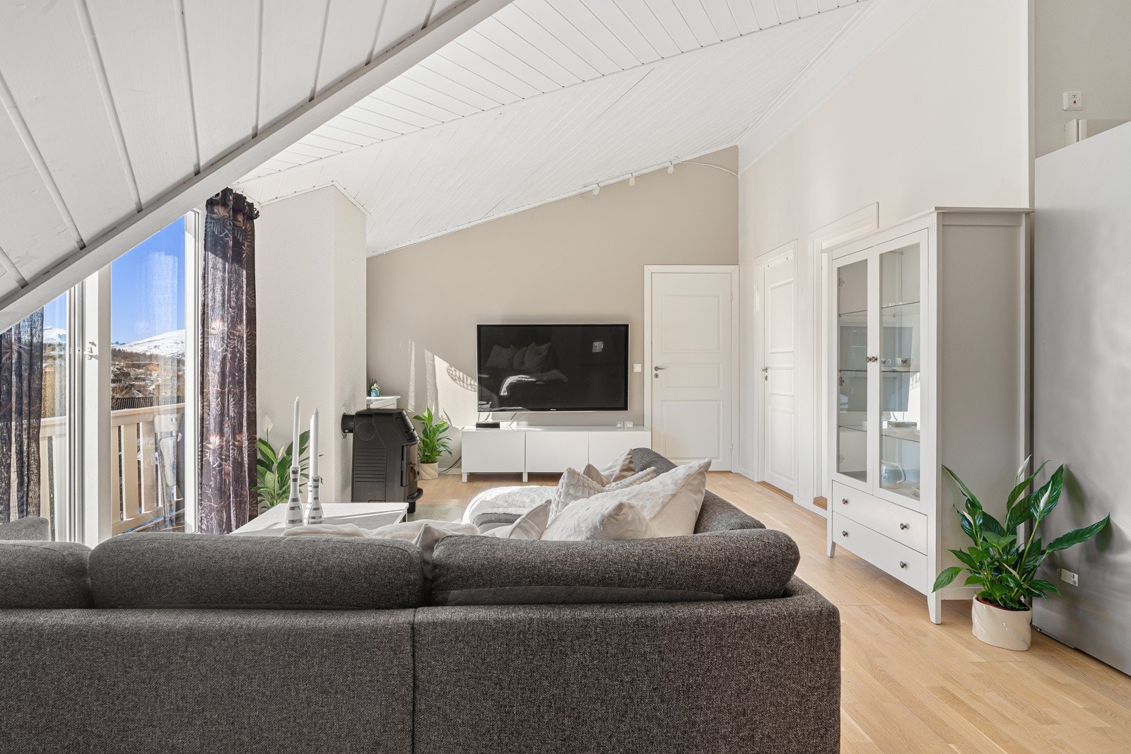 Generøs takhøyde gir en god romfølelse.