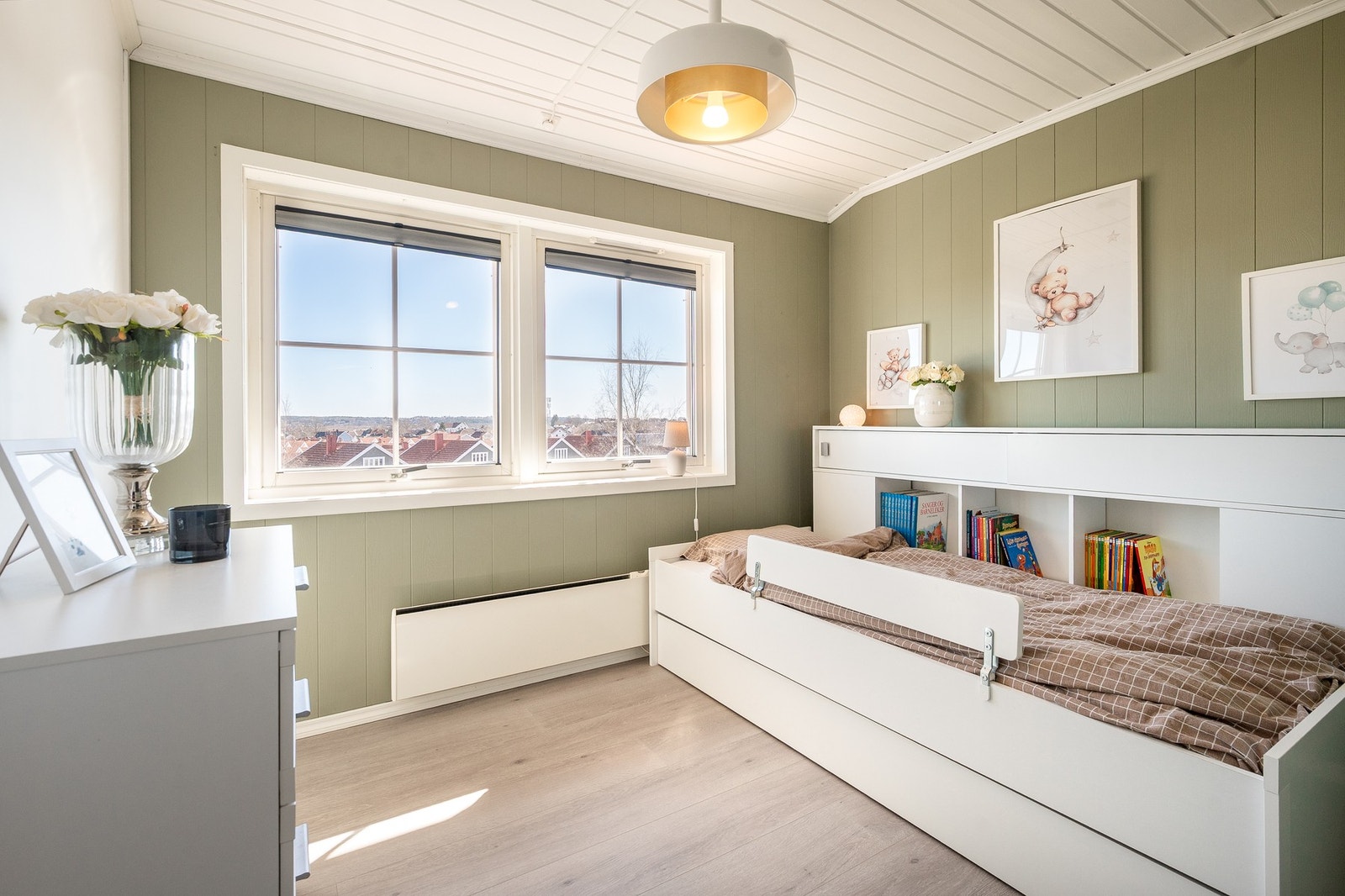 Boligen har tre soverom. Alle rommene har god strørelse! Galleribilde