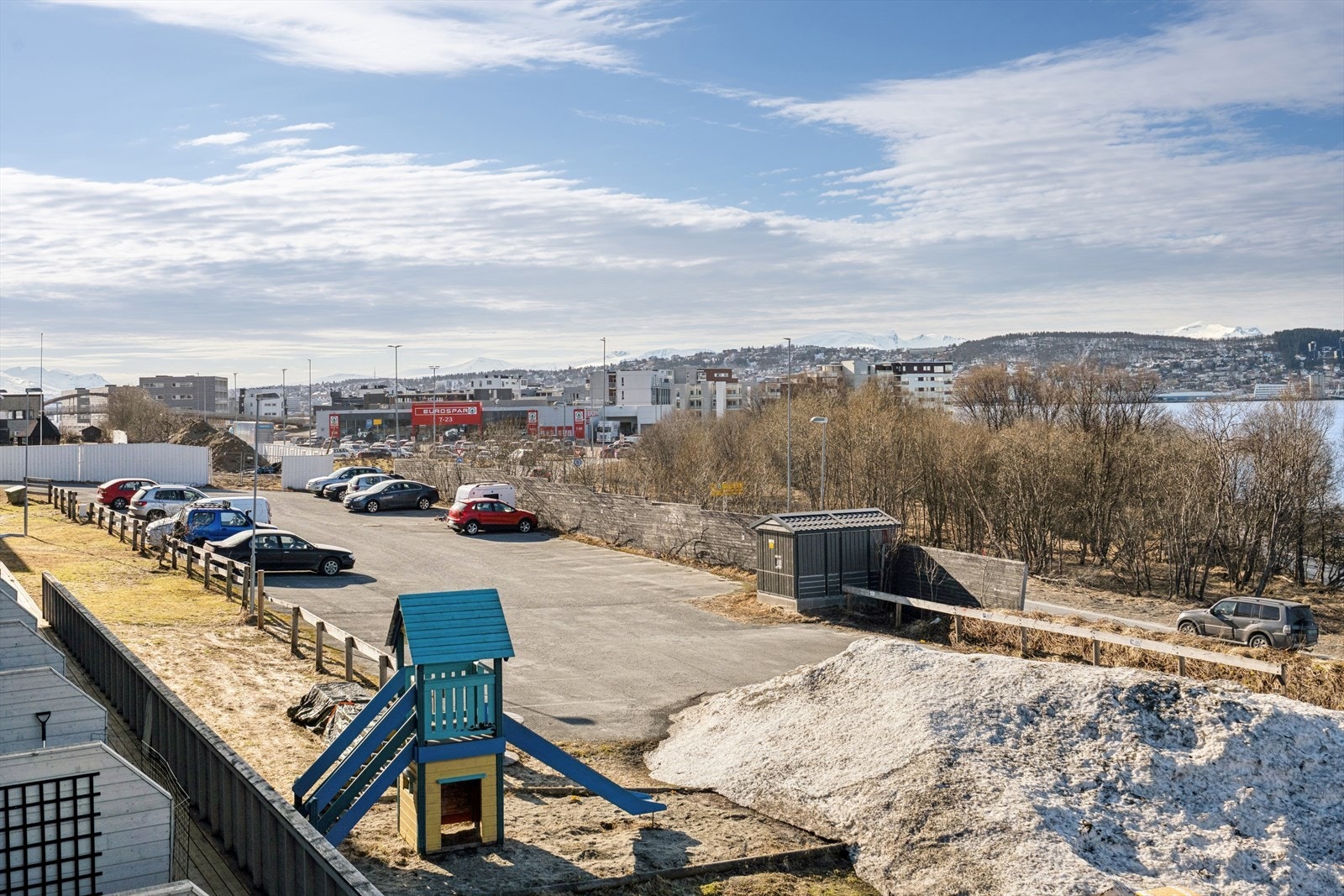Flotte fellesområder med lekeplass for de minste, som fritt kan benyttes av andelseiere. Galleribilde