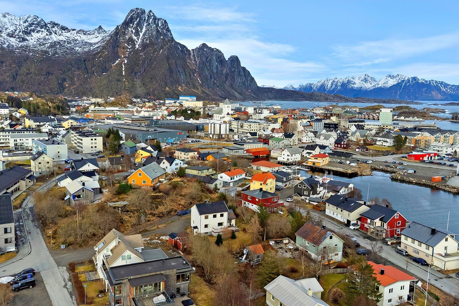 Boligen ligger nært Svolvær sentrum Galleribilde