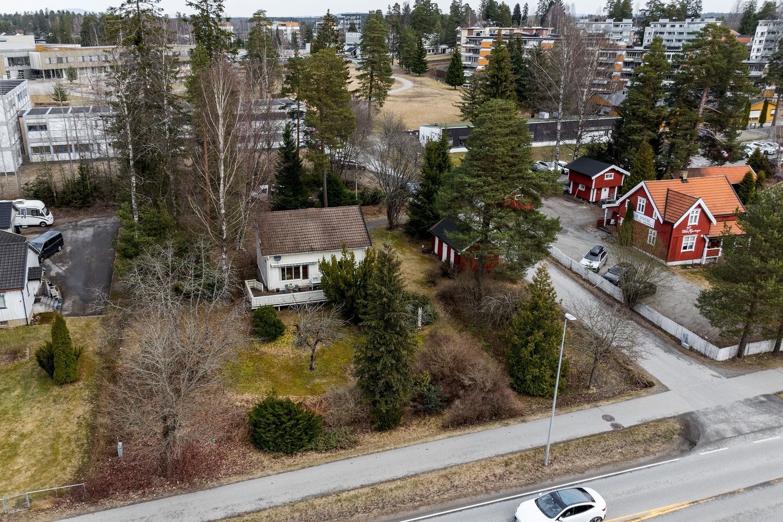 Eiendommen ligger i Jessheim sentrum med nærhet til skoler, barnehager, offentlig kommunikasjon, samt et rikt utvalg av fasiliteter og servicetilbud. Galleribilde