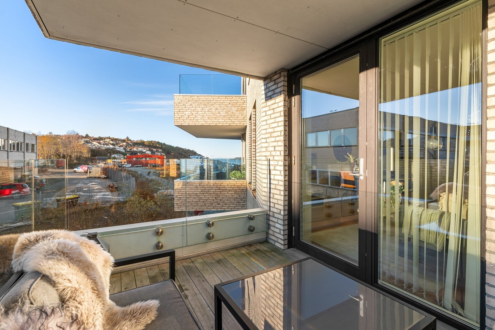 Praktisk og overbygd terrasse - perfekt for avslapning. Galleribilde