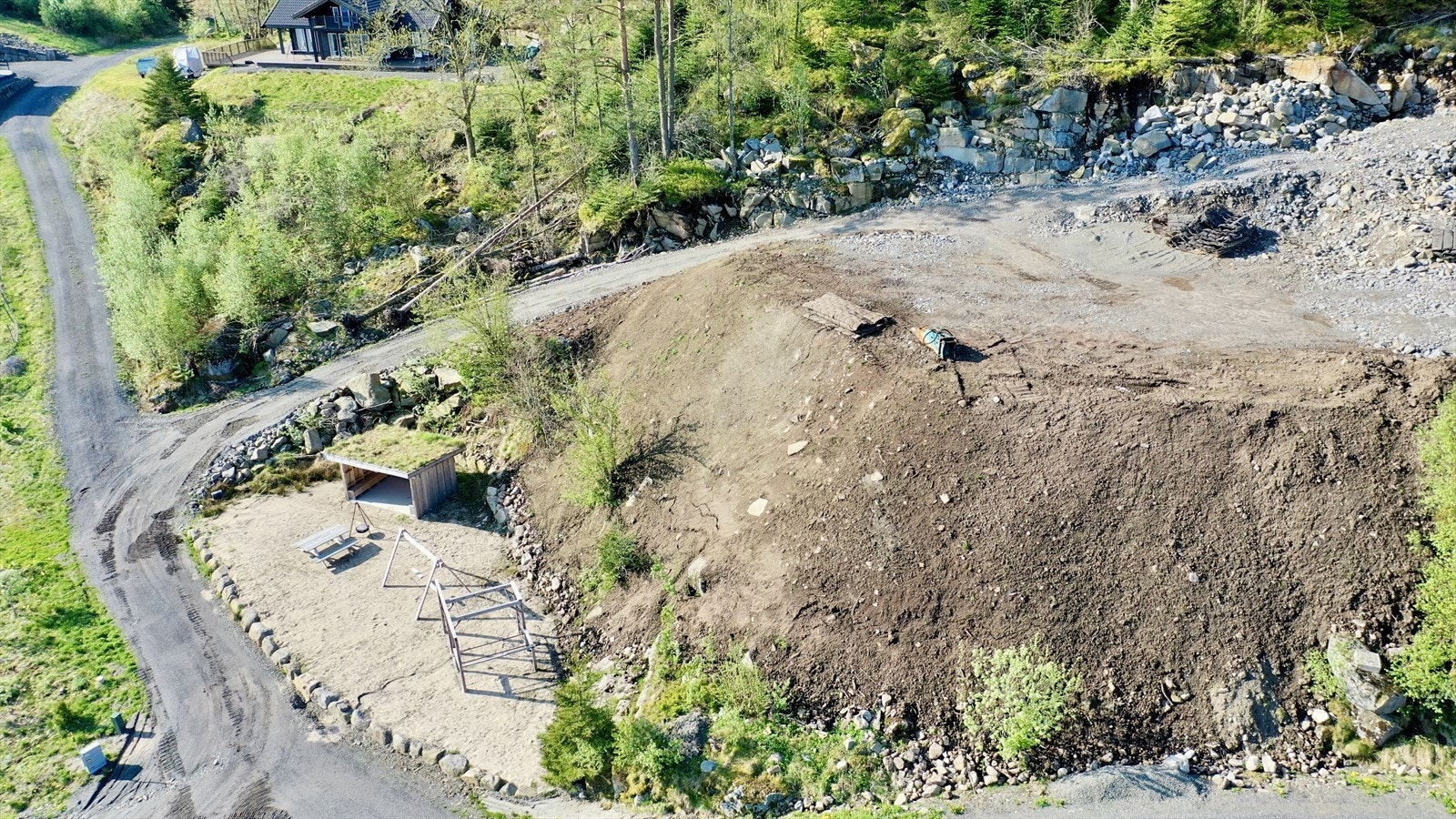 Flott felles lekeplass nedenfor tomten. Galleribilde