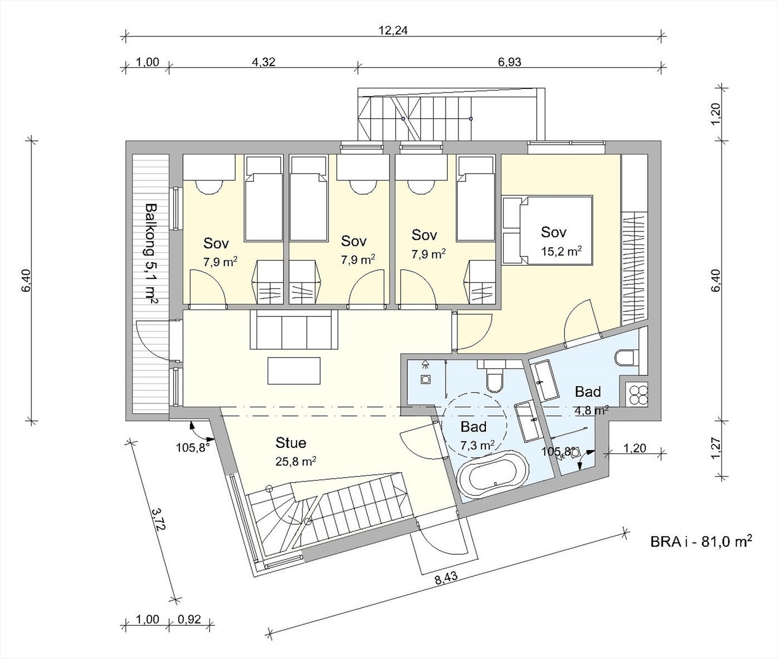Første etasje er en familievennlig sone med fire soverom, to bad og en egen stue samlet på ett plan. Galleribilde