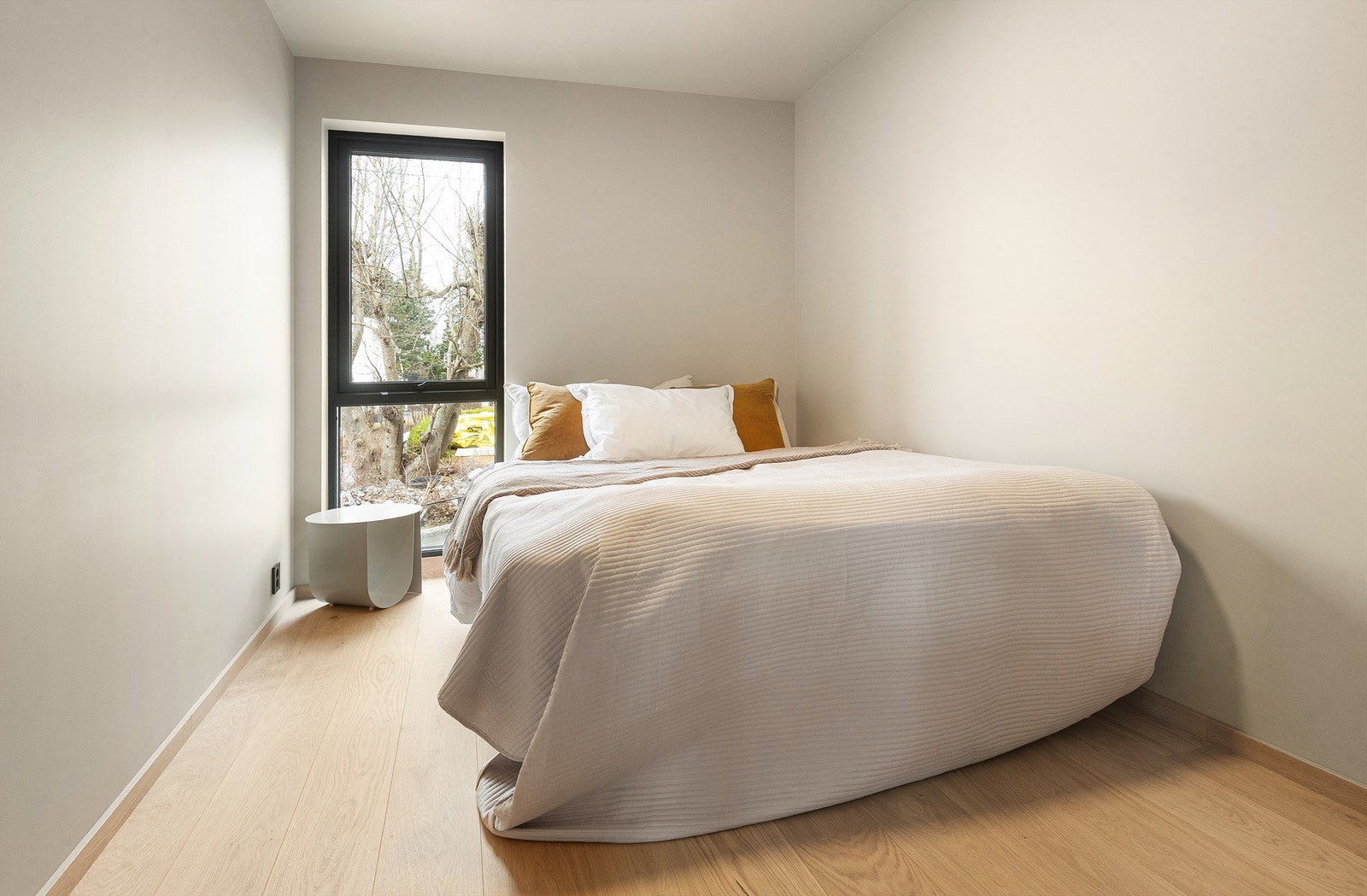 Boligen har totalt fire soverom, alle praktisk samlet i første etasje. Galleribilde