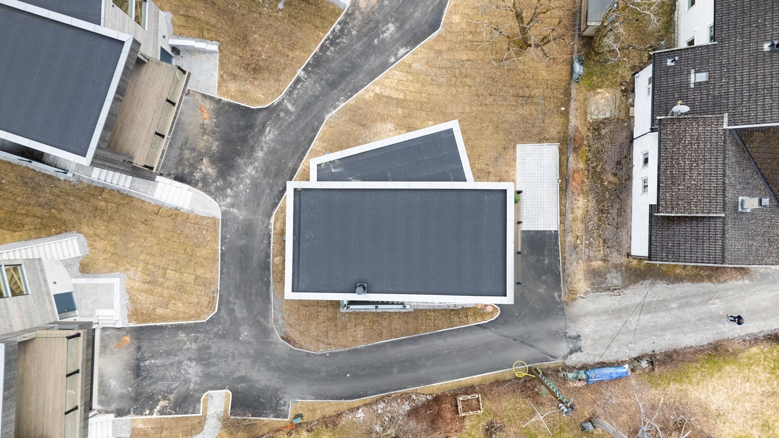 Boligen er en del av et sameie med fire eneboliger. Galleribilde