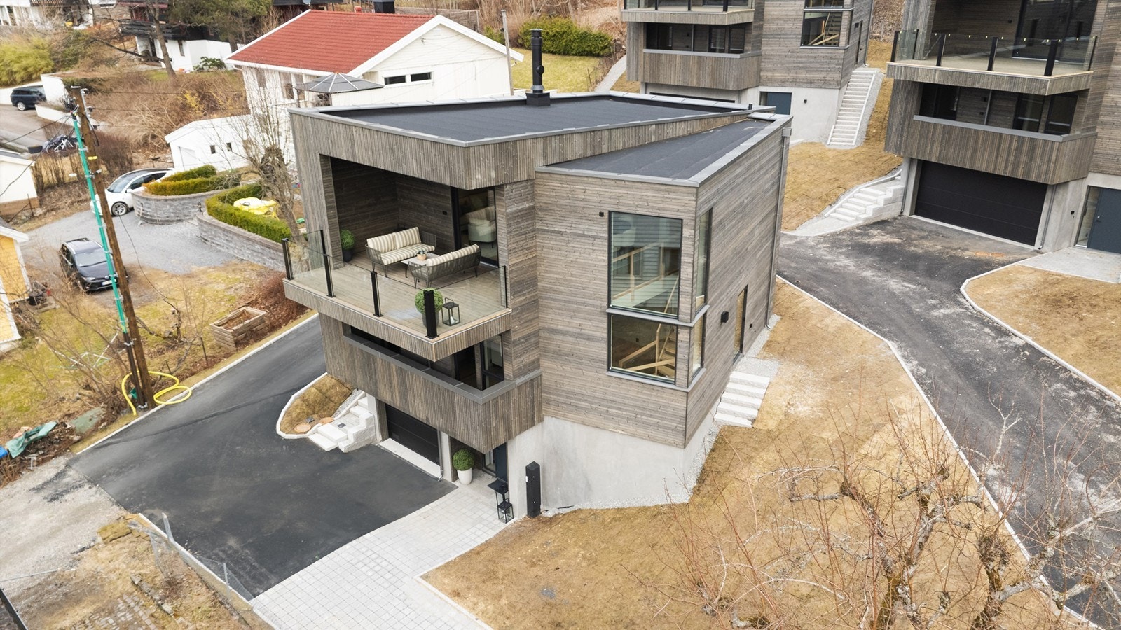 Her bor du med nærhet til både sjøen og marka, med flotte turmuligheter langs Ljanselven og i Østmarka. Galleribilde