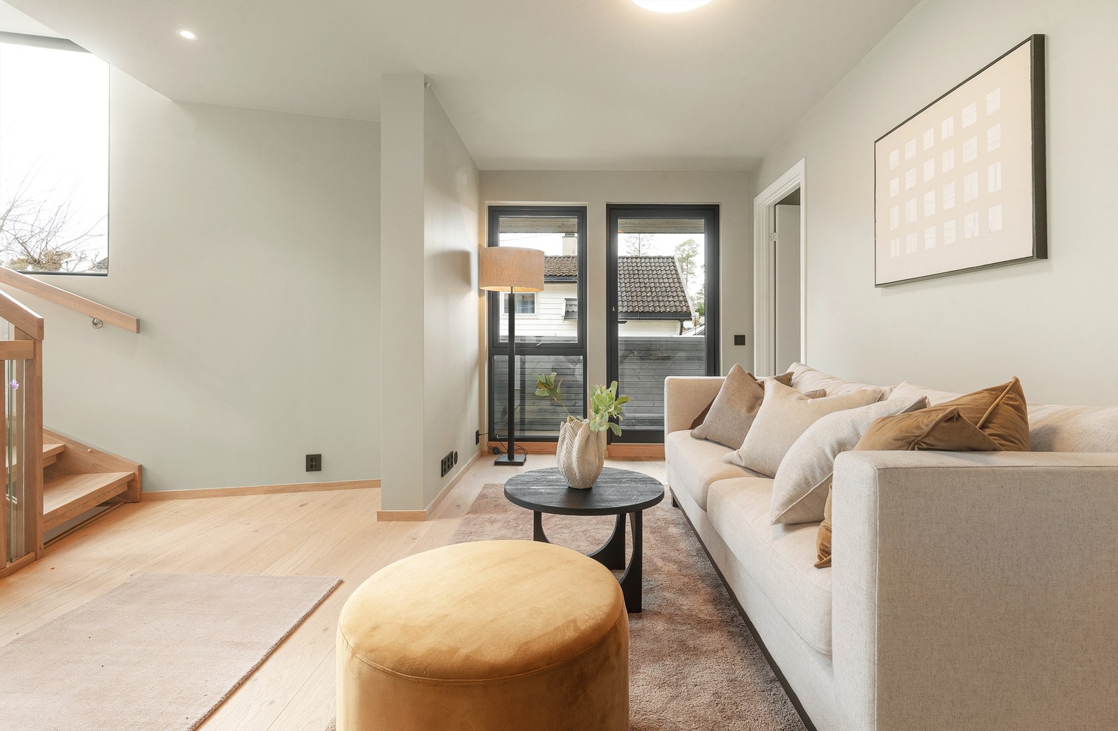 Stuen gir fleksibilitet og kan innredes som TV-stue, lekerom eller kontor etter behov. Galleribilde