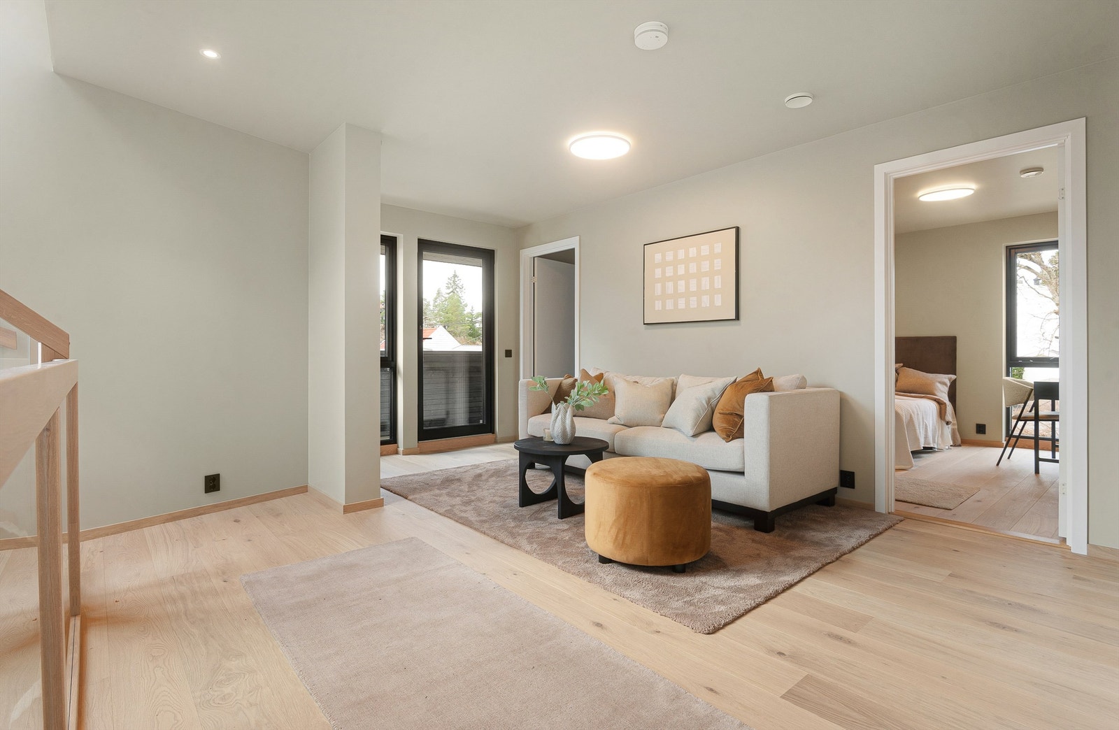 I første etasje finner du boligens andre stue - et perfekt ekstra oppholdsrom for familien. Galleribilde