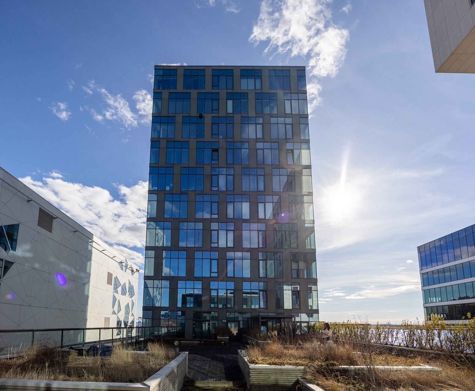 Dronning Eufemias gate 12 har en svært attraktiv og sentral beliggenhet i Bjørvika - et av Oslos mest moderne og dynamiske byområder Galleribilde