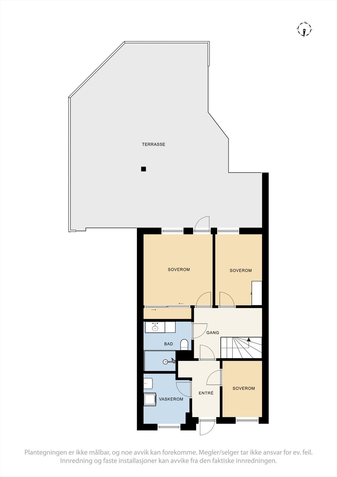 1.etasje rommer tre soverom, bad, vaskerom og entré, med utgang til en markterrasse på hele 43 m². Galleribilde