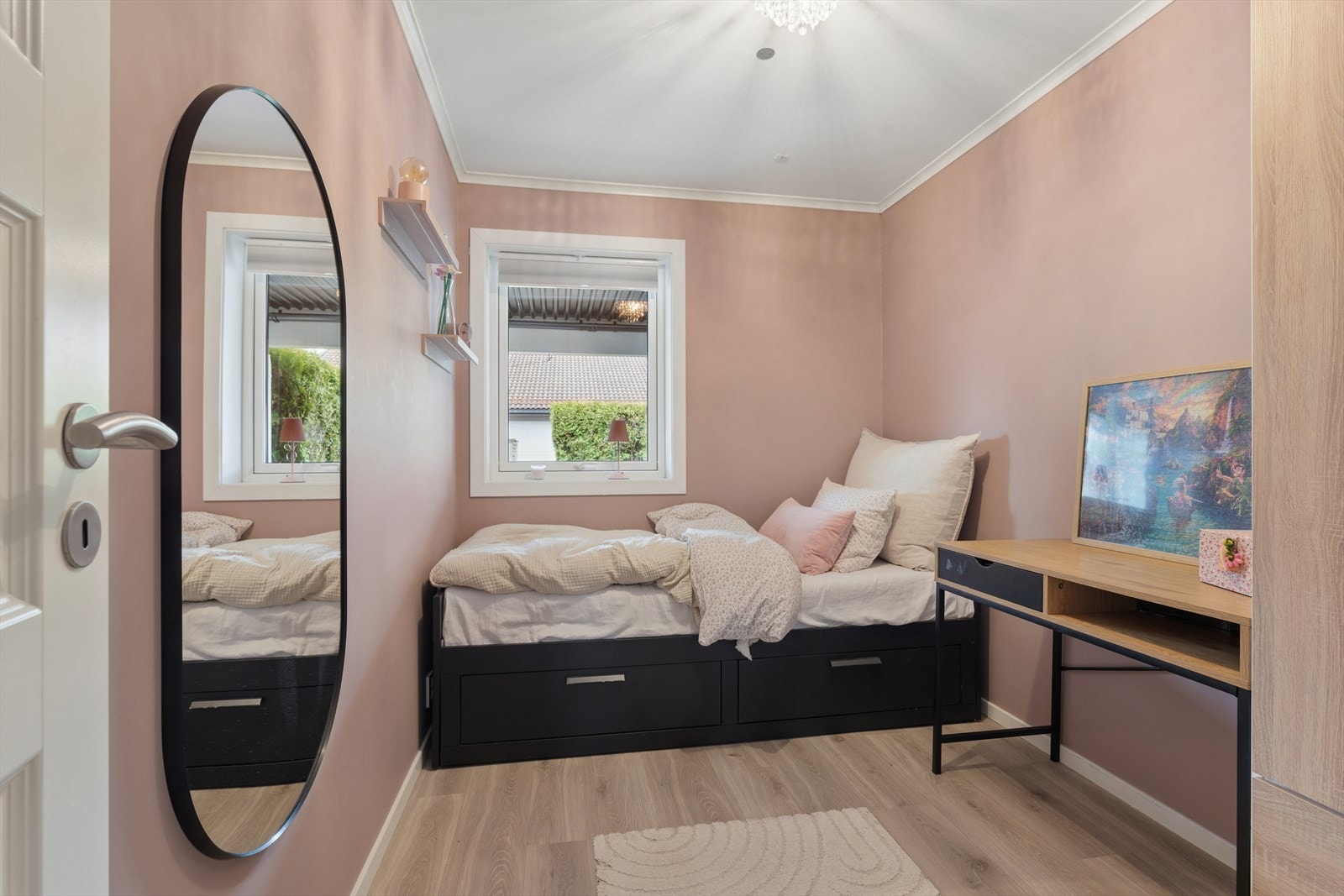 Det tredje soverommet har god størrelse, med plass til seng og garderobe. Galleribilde