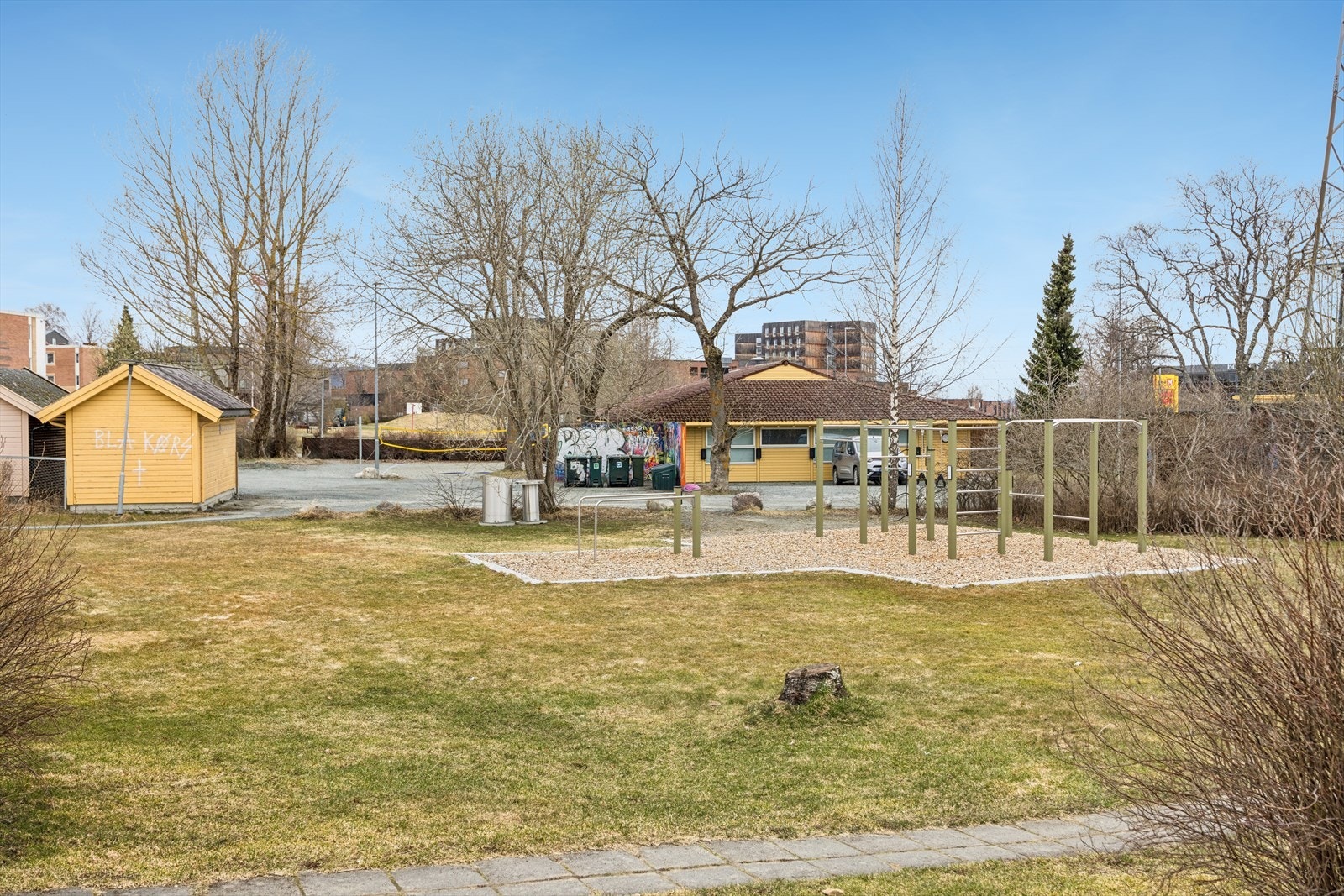 Lekeplass like i nærheten. Galleribilde